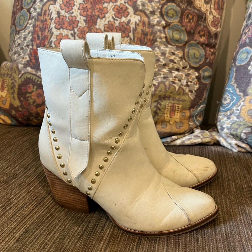 Stylish White Leather Ankle Boots